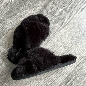 Nine West black Faux Fur Slide Slippers - Women size 5-6